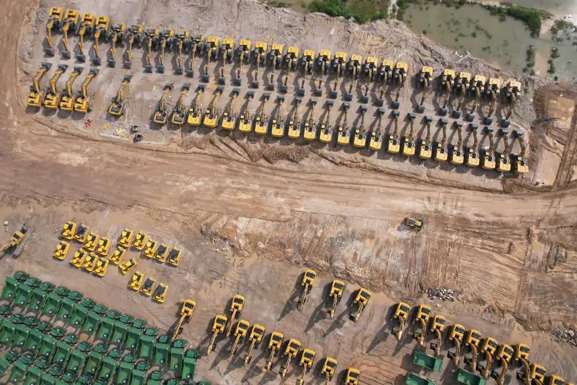 Toàn cảnh tiến độ thi công tháng 01/2026 dự án Vinhomes Global Gate (Vinhomes Hạ Long Xanh) với hàng trăm máy móc, thiết bị hạng nặng được huy động đồng loạt. Công tác san lấp, nền móng đang được triển khai quy mô lớn, thể hiện tốc độ và tiềm lực vượt trội của chủ đầu tư Vingroup. Toàn cảnh tiến độ thi công tháng 01/2026 dự án Vinhomes Global Gate (Vinhomes Hạ Long Xanh) với hàng trăm máy móc, thiết bị hạng nặng được huy động đồng loạt. Công tác san lấp, nền móng đang được triển khai quy mô lớn, thể hiện tốc độ và tiềm lực vượt trội của chủ đầu tư Vingroup.